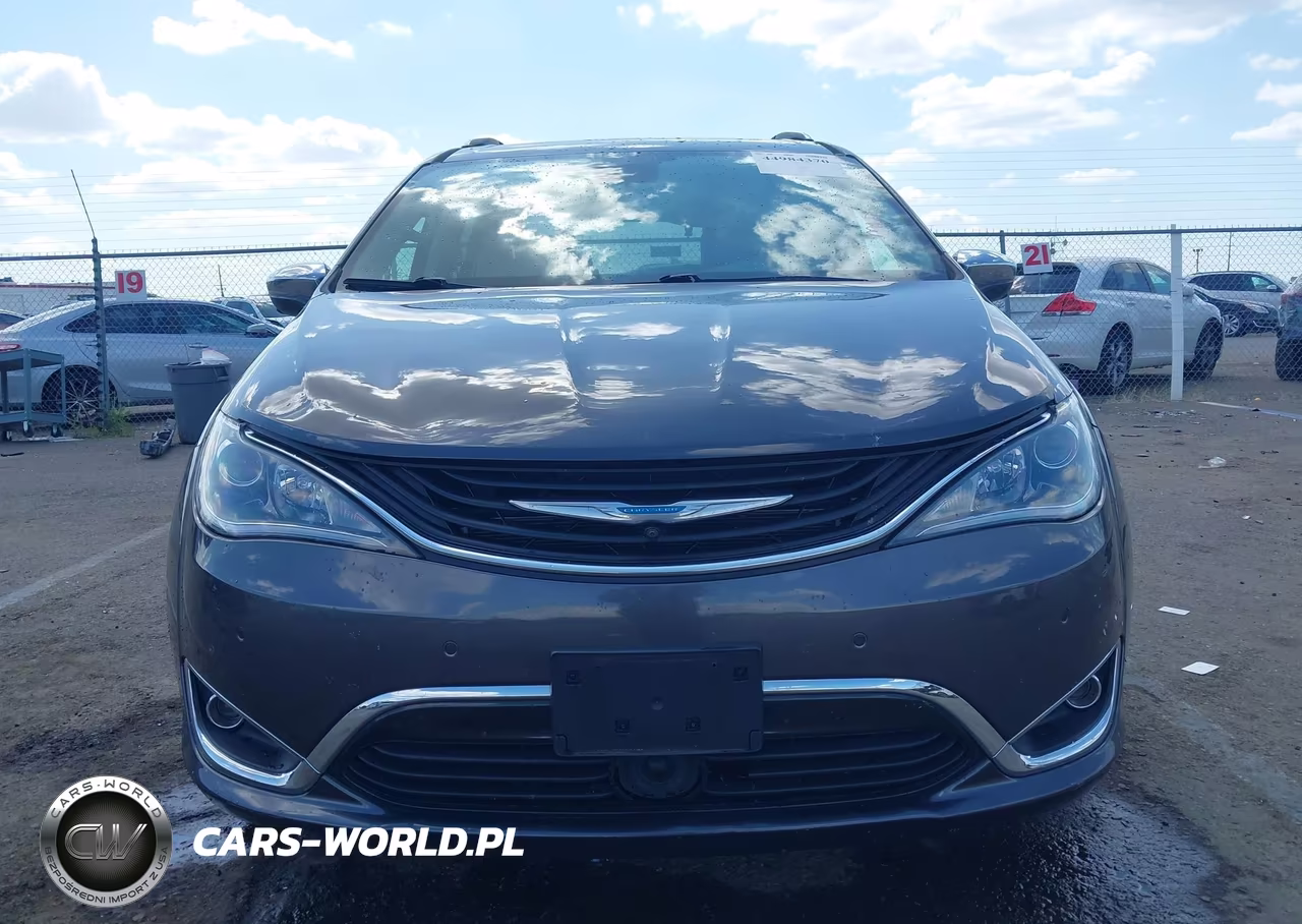 2019 Chrysler Pacifica Hybrid Limited VIN:2C4RC1N73KR630176 - 12