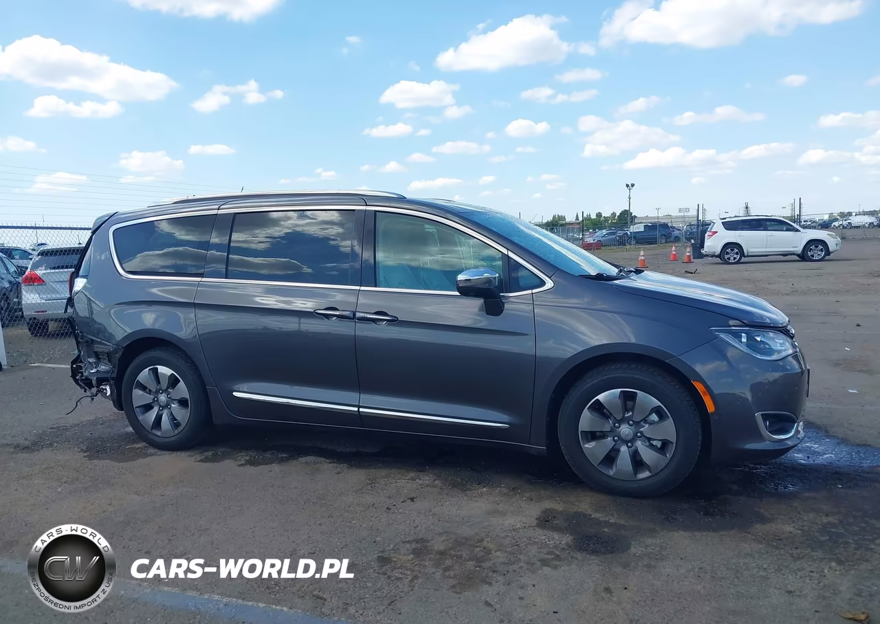 2019 Chrysler Pacifica Hybrid Limited VIN:2C4RC1N73KR630176 - 13