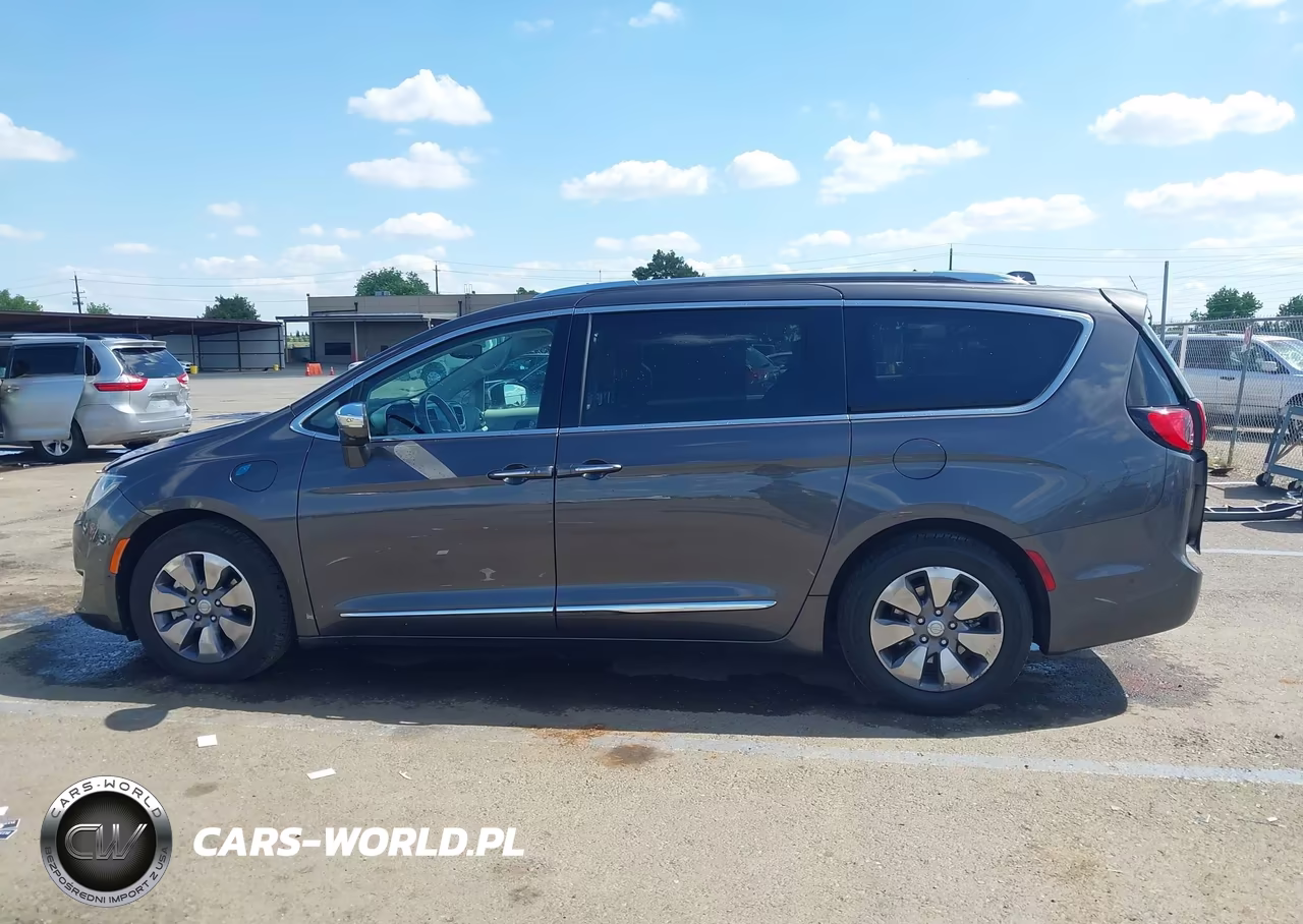 2019 Chrysler Pacifica Hybrid Limited VIN:2C4RC1N73KR630176 - 14