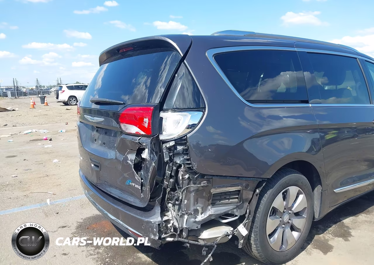 2019 Chrysler Pacifica Hybrid Limited VIN:2C4RC1N73KR630176 - 6