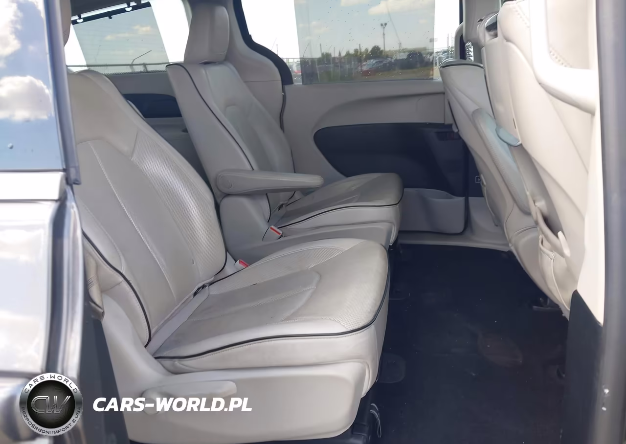 2019 Chrysler Pacifica Hybrid Limited VIN:2C4RC1N73KR630176 - 8