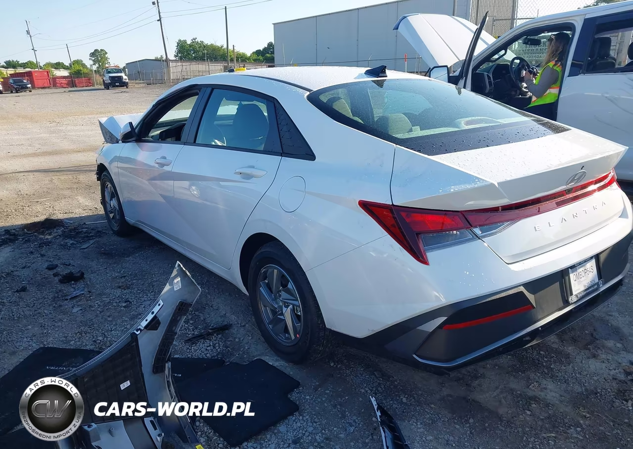2026 Hyundai Elantra Se VIN:KMHLL4DG7TU201339 - 3
