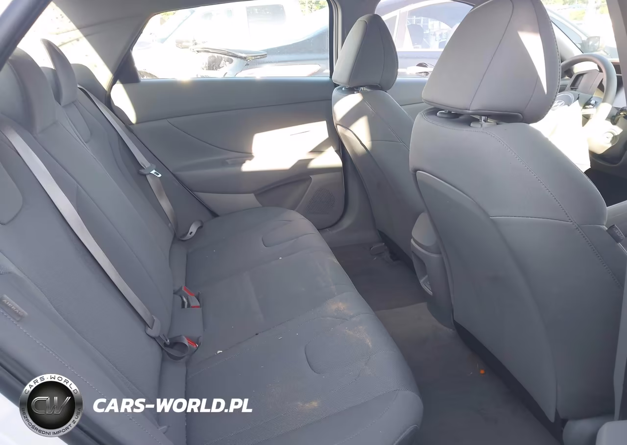 2026 Hyundai Elantra Se VIN:KMHLL4DG7TU201339 - 8