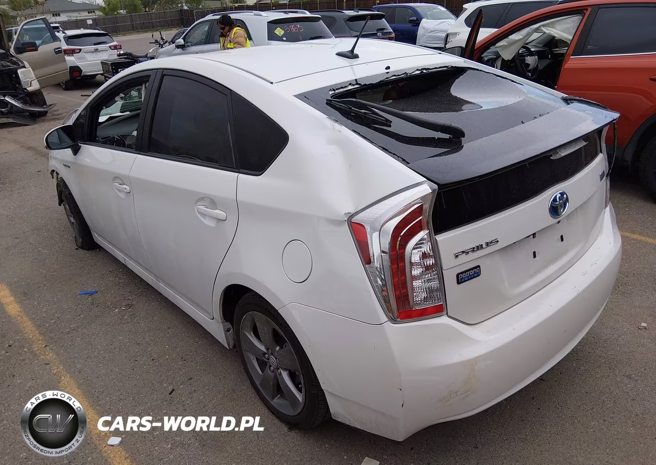 2015 Toyota Prius Persona Series Special Edition VIN:JTDKN3DU3F0417453 - 3
