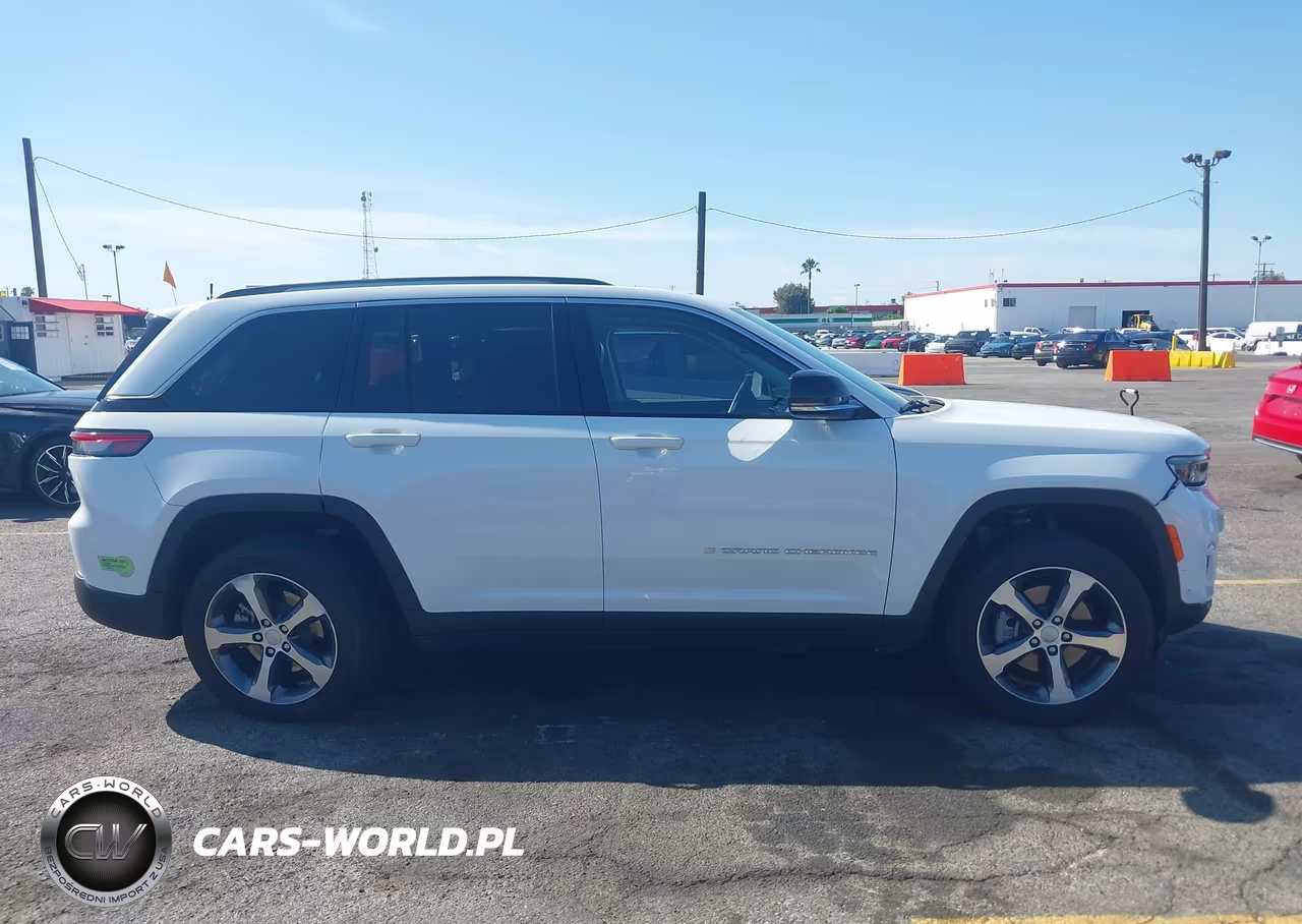 2023 Jeep Grand Cherokee 4Xe VIN:1C4RJYB63PC588716 - 13