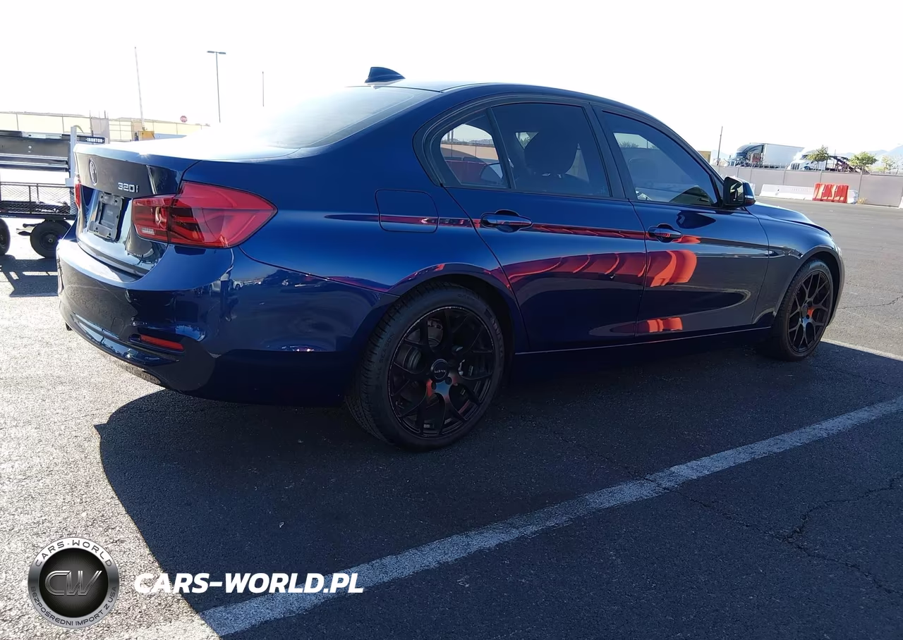 2018 BMW 320I xDrive VIN:WBA8A3C51JA488411 - 4