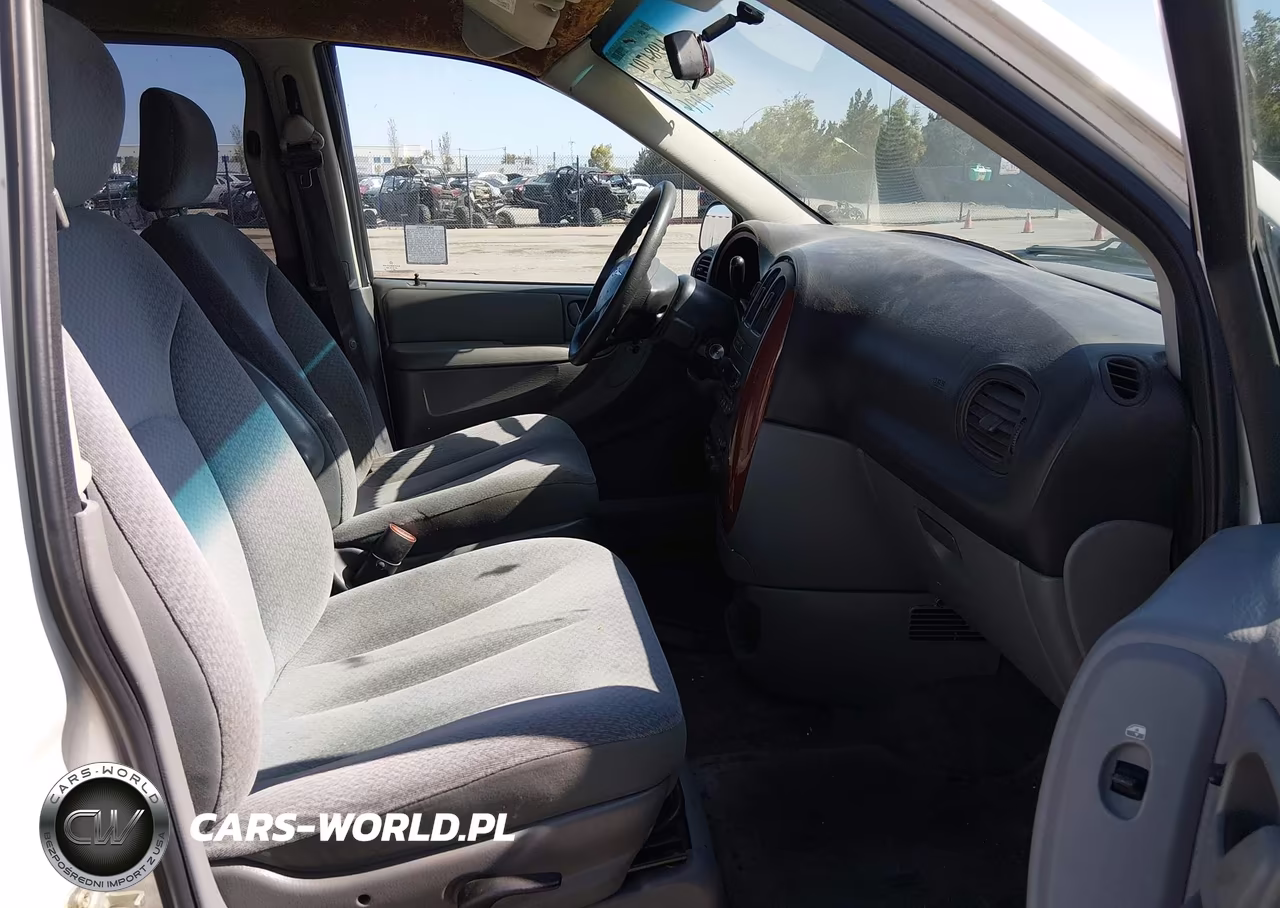 2006 Chrysler Town & Country VIN:1A4GP45R56B504933 - 5