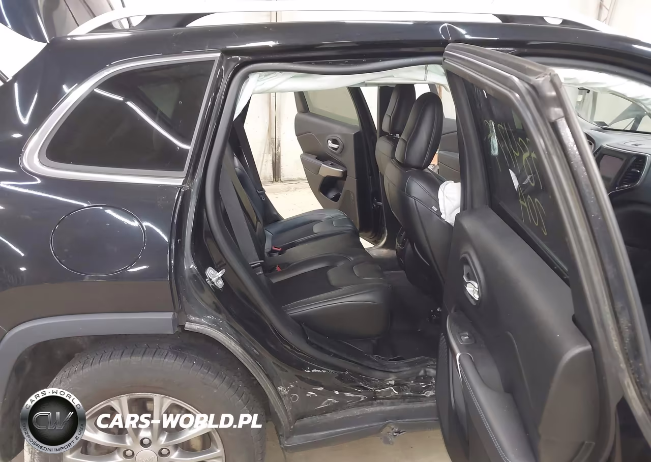 2020 Jeep Cherokee Latitude Plus 4X4 VIN:1C4PJMLBXLD524365 - 8