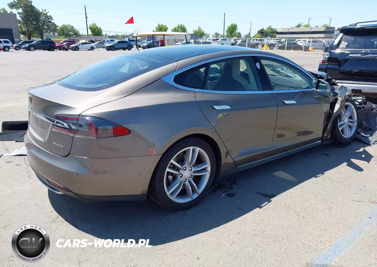 2015 Tesla Model S 60-70-85 VIN:5YJSA1E13FF120091 - 4