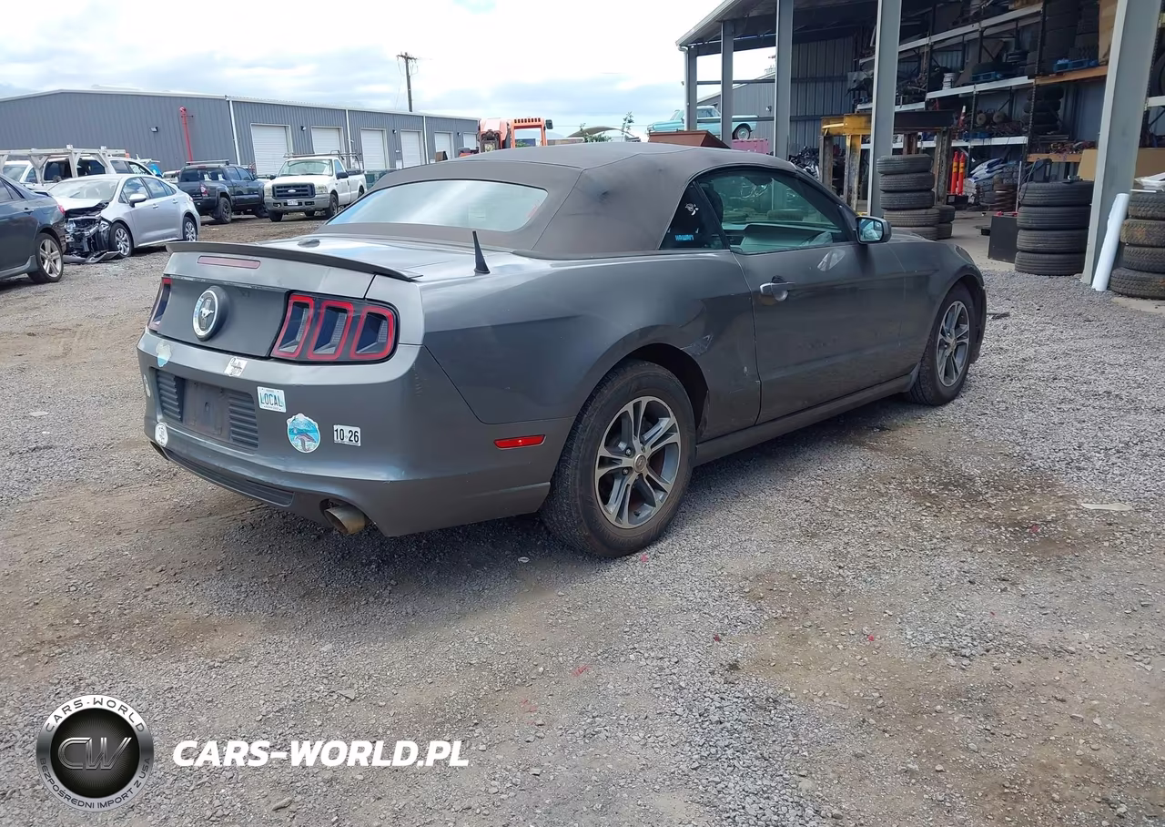 2013 Ford Mustang V6 Premium VIN:1ZVBP8EM4D5264813 - 4