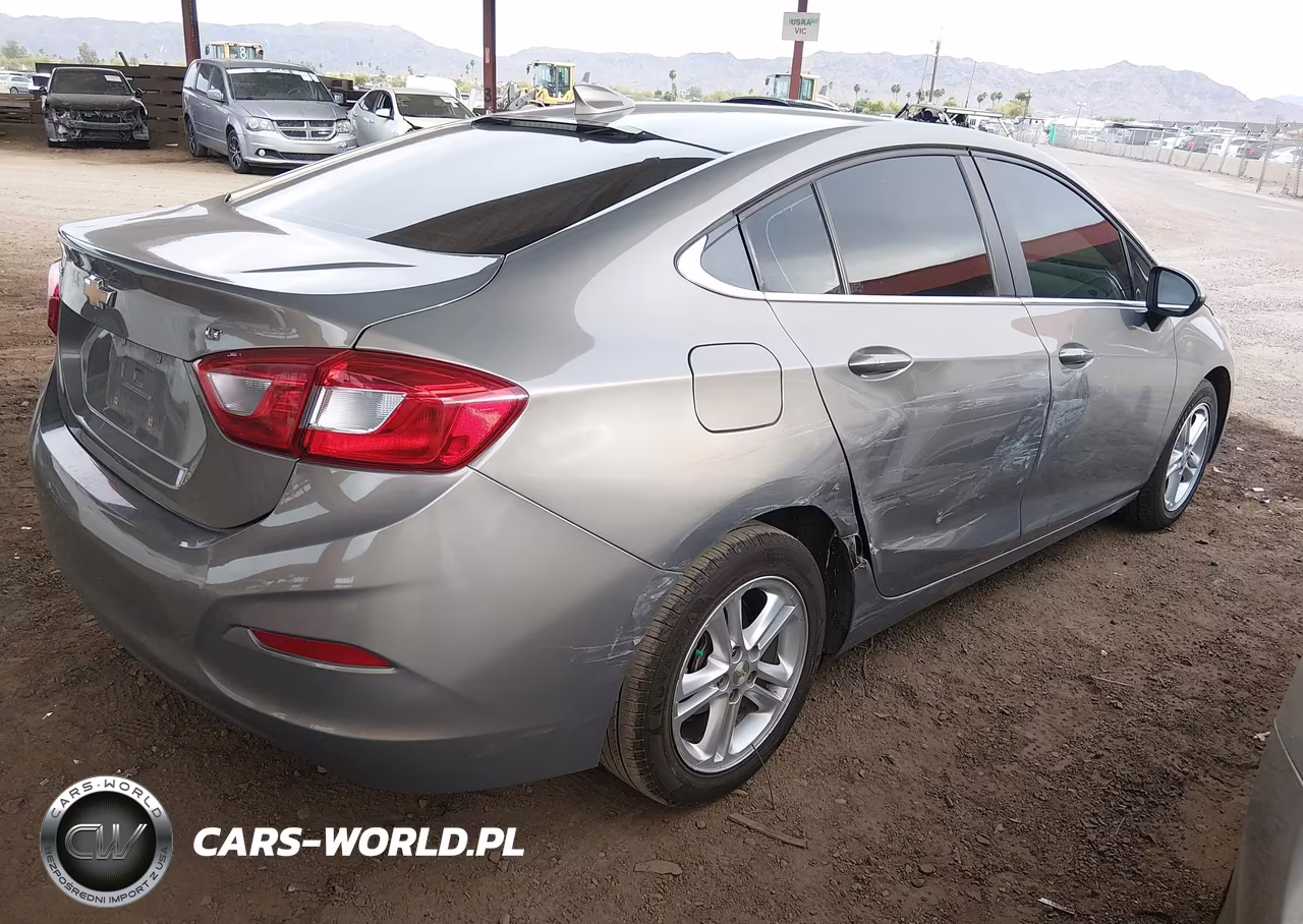 2018 Chevrolet Cruze Lt Auto VIN:1G1BE5SM6J7247239 - 4