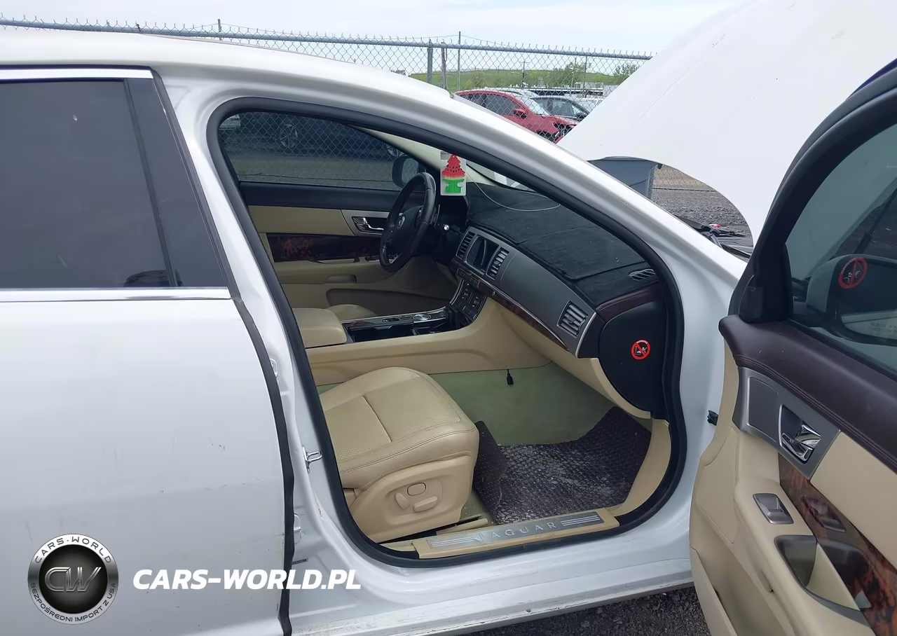 2011 Jaguar Xf Premium VIN:SAJWA0GB3BLR85671 - 5