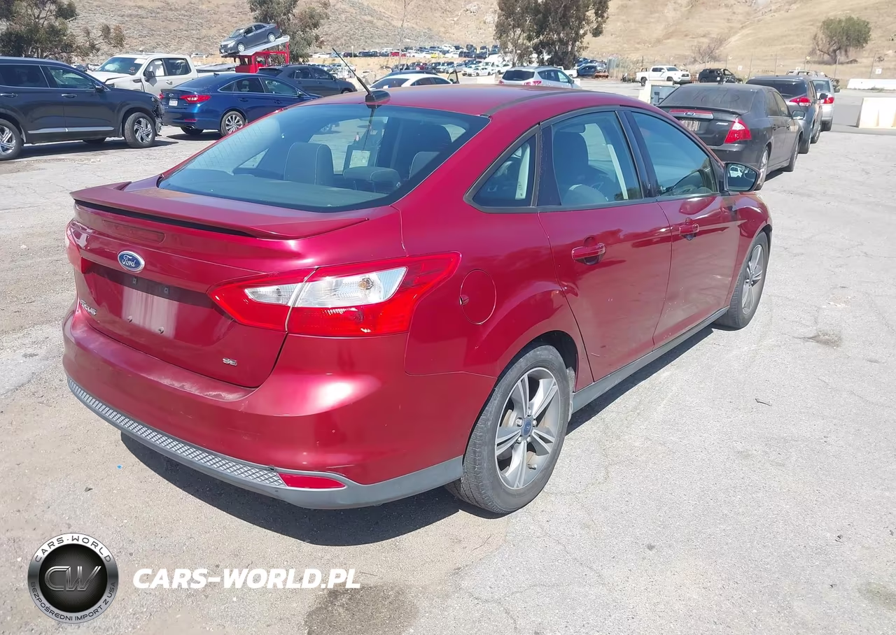 2014 Ford Focus Se VIN:1FADP3F21EL321483 - 4