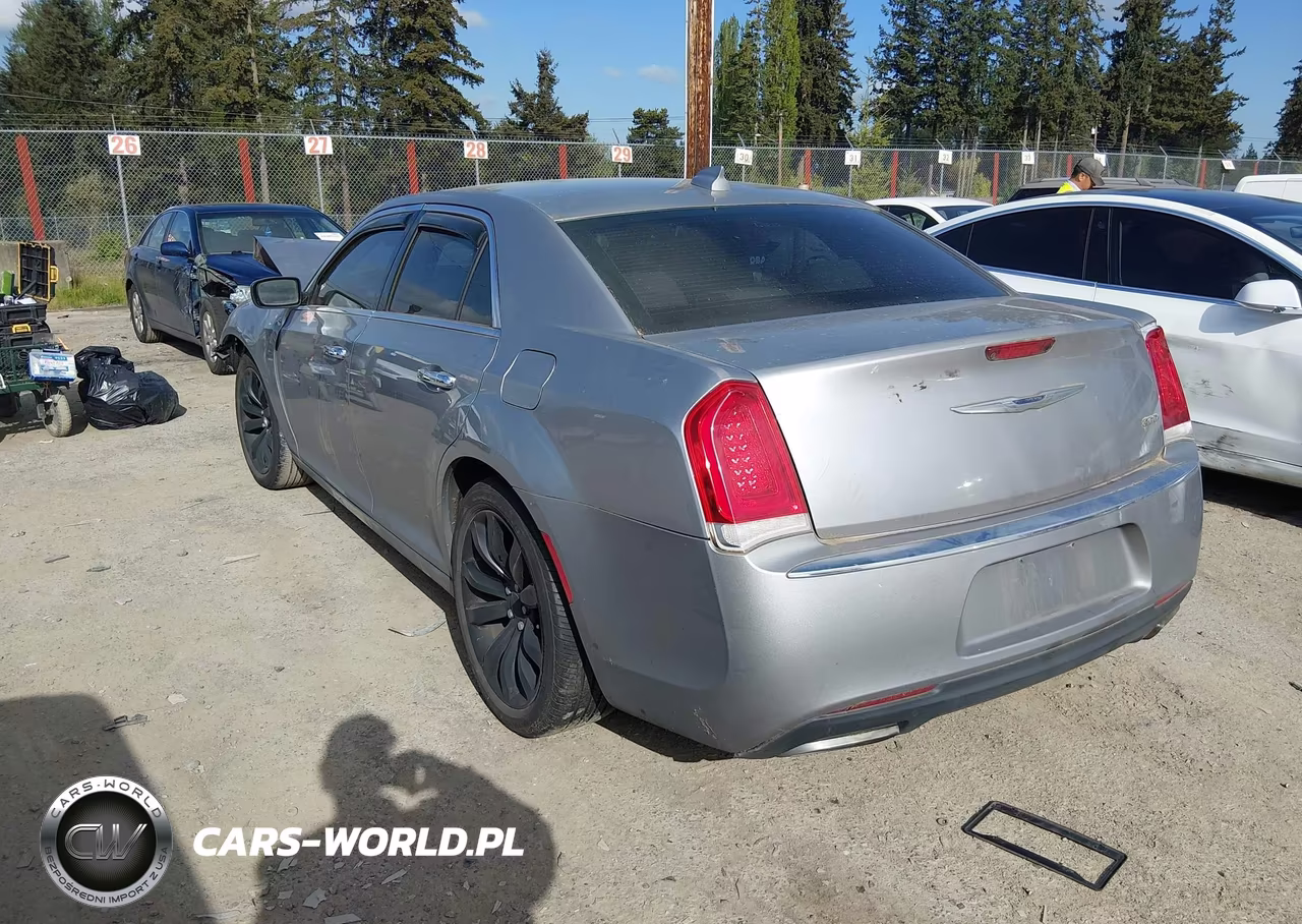 2018 Chrysler 300 Limited VIN:2C3CCAEG0JH167850 - 3
