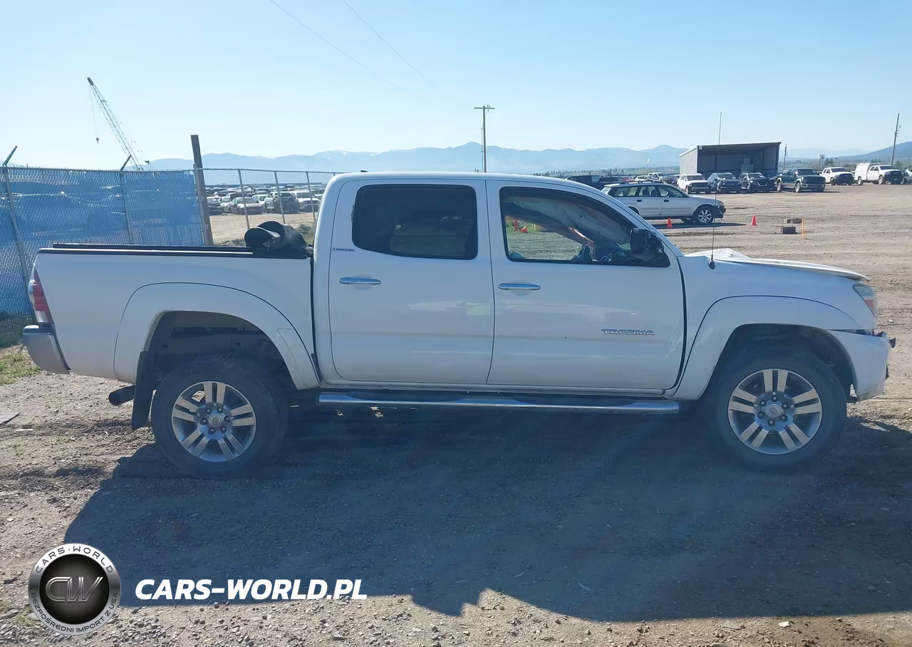 2015 Toyota Tacoma Base V6 VIN:5TFLU4EN5FX143300 - 12