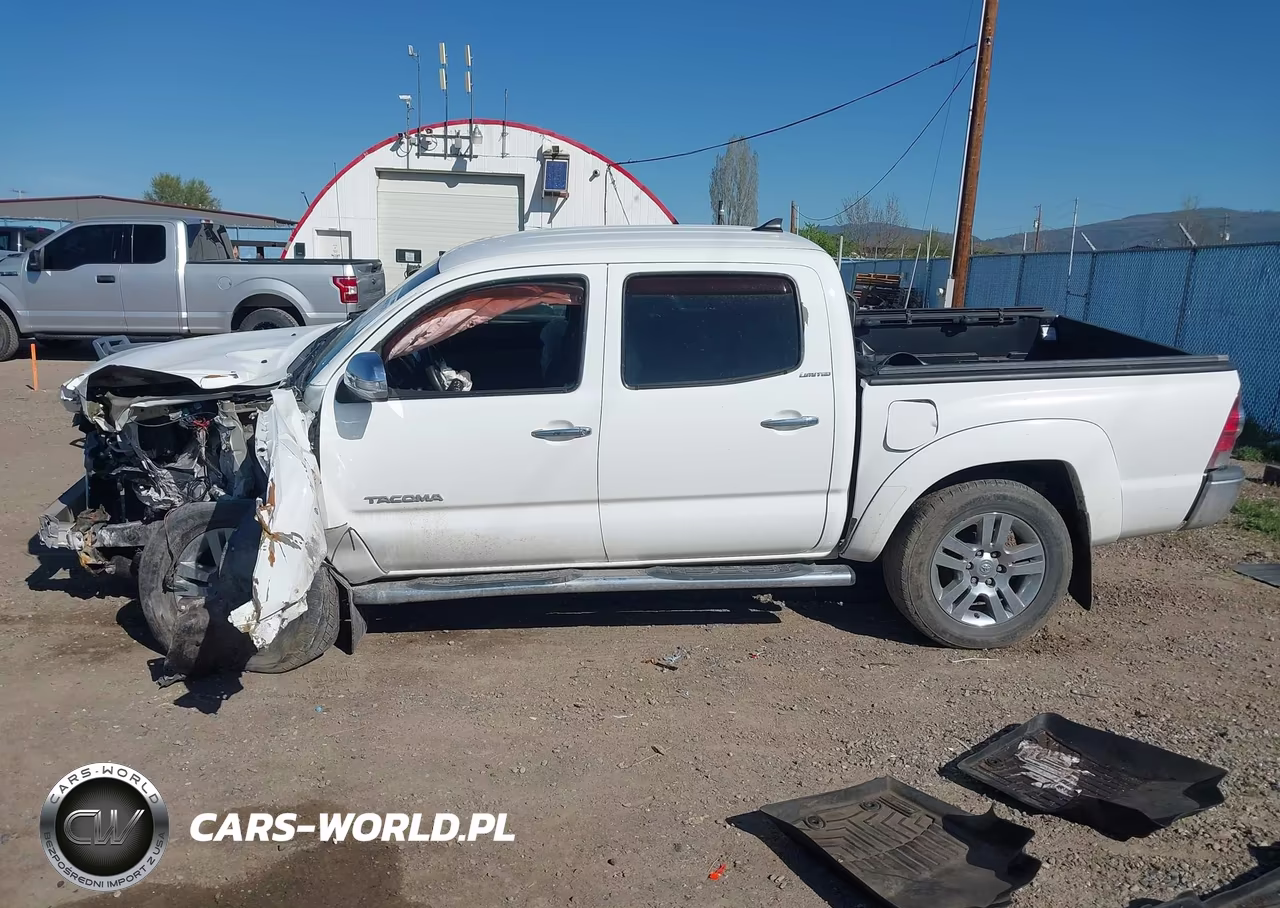 2015 Toyota Tacoma Base V6 VIN:5TFLU4EN5FX143300 - 13