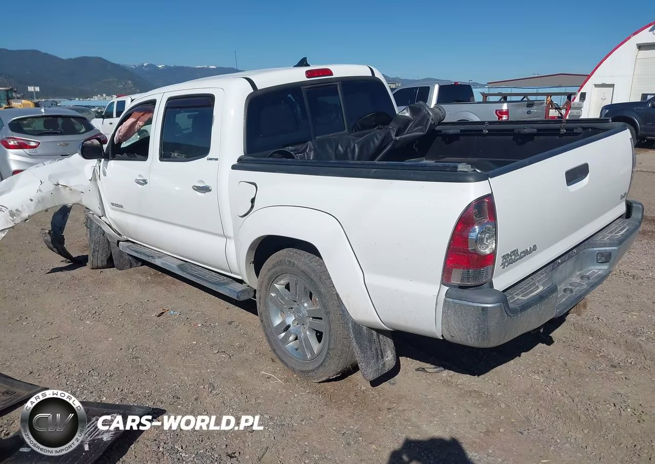 2015 Toyota Tacoma Base V6 VIN:5TFLU4EN5FX143300 - 3
