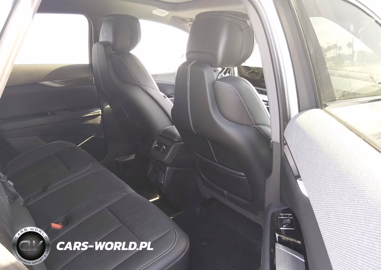 2026 Cadillac Optiq Premium Luxury VIN:3GYK3DM55TS110210 - 8
