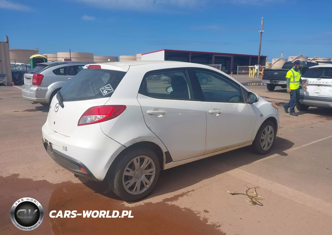 2014 Mazda Mazda2 Sport VIN:JM1DE1KY3E0181601 - 4
