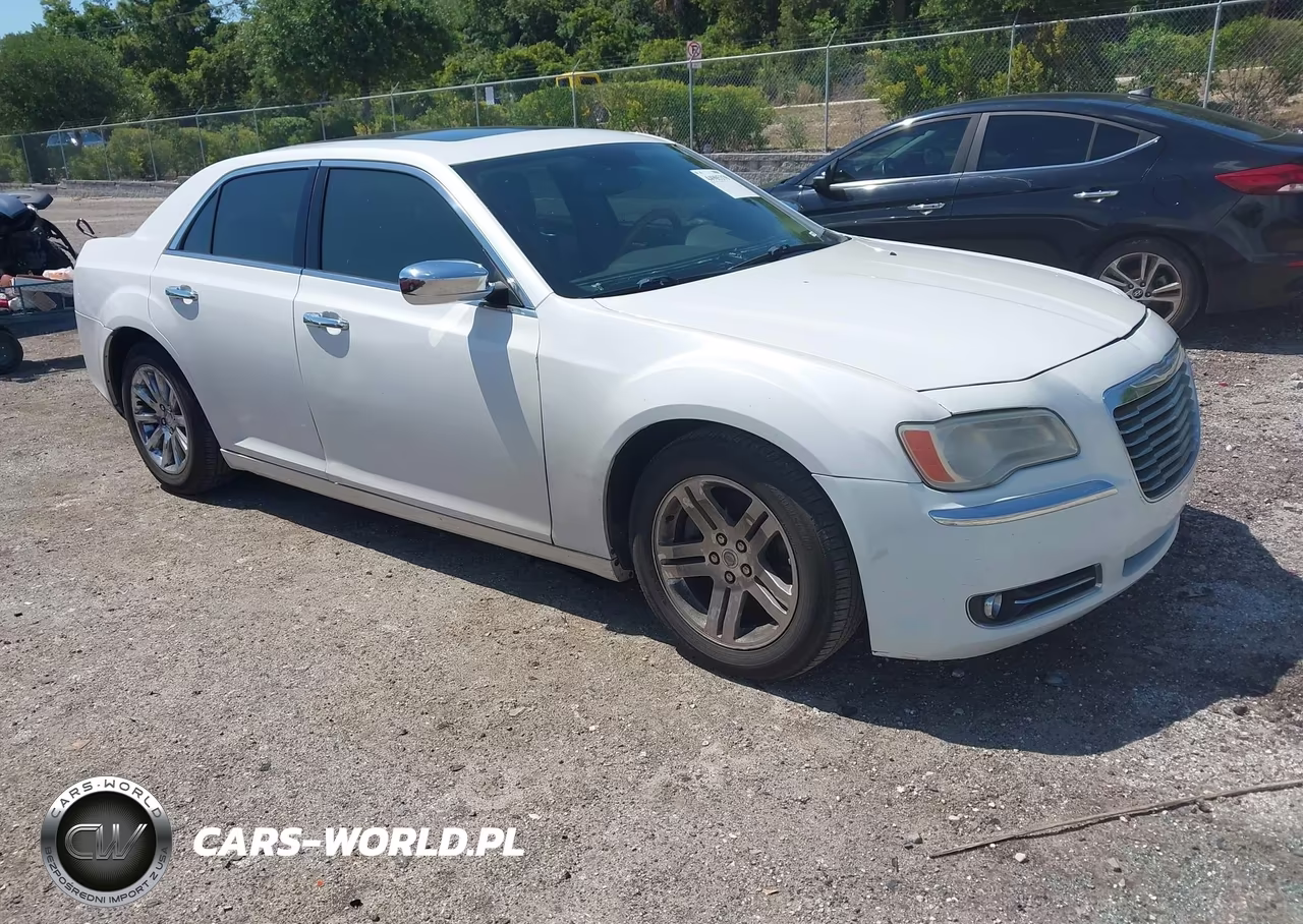 2014 Chrysler 300C – zdjęcie 1 z 16