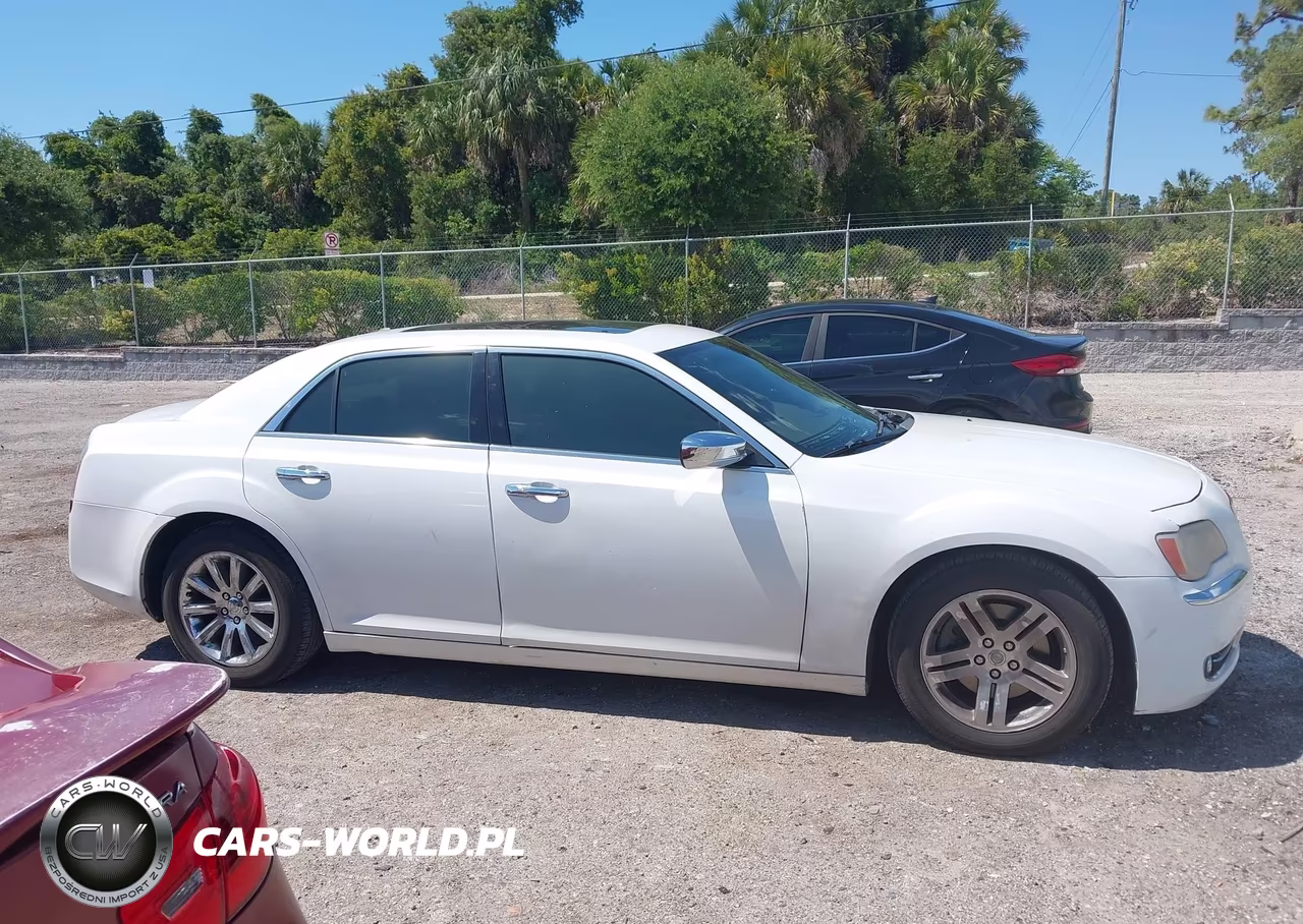 2014 Chrysler 300C VIN:2C3CCAET3EH382982 - 13