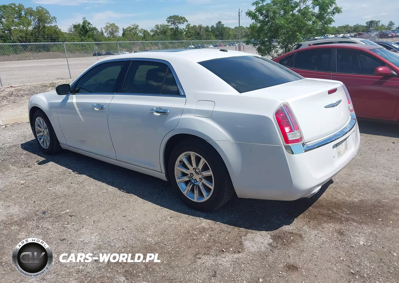 2014 Chrysler 300C VIN:2C3CCAET3EH382982 - 3