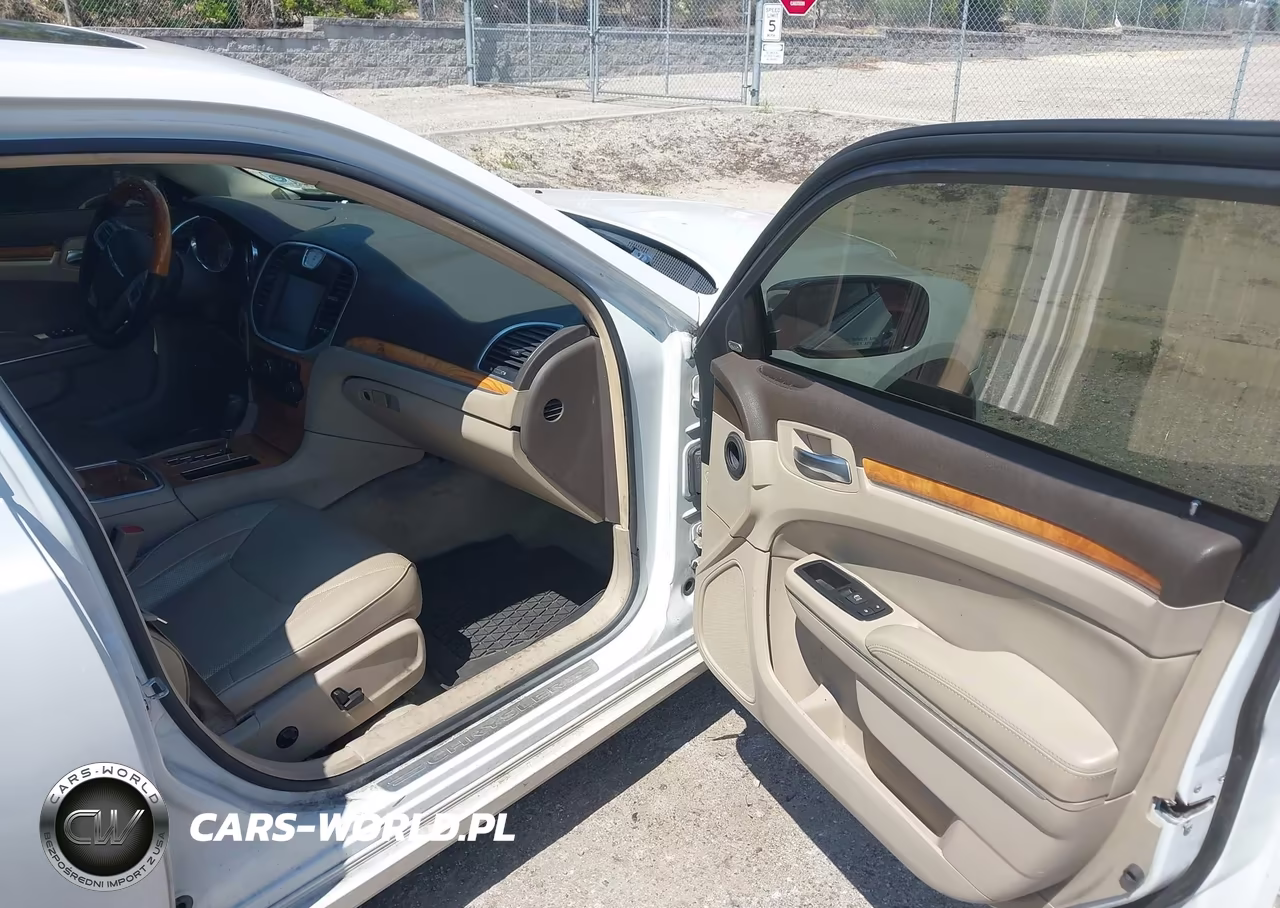2014 Chrysler 300C VIN:2C3CCAET3EH382982 - 5