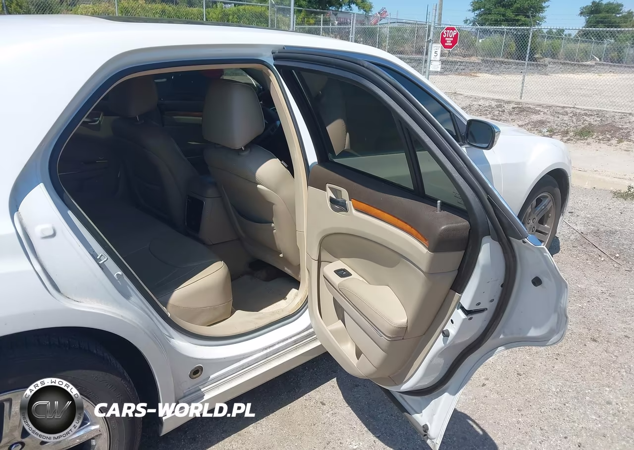 2014 Chrysler 300C VIN:2C3CCAET3EH382982 - 8