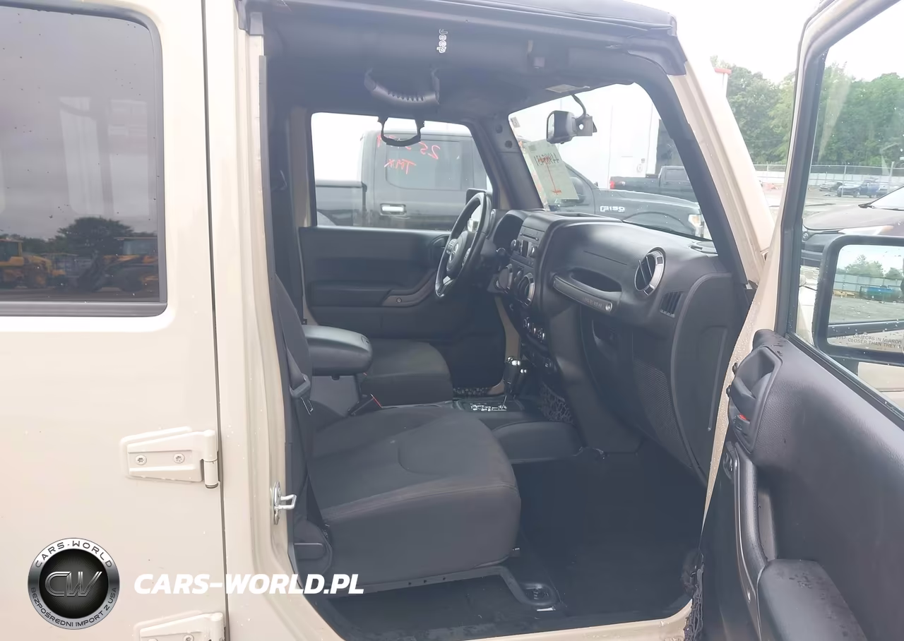 2016 Jeep Wrangler Unlimited Sport VIN:1C4BJWDG0GL253134 - 5
