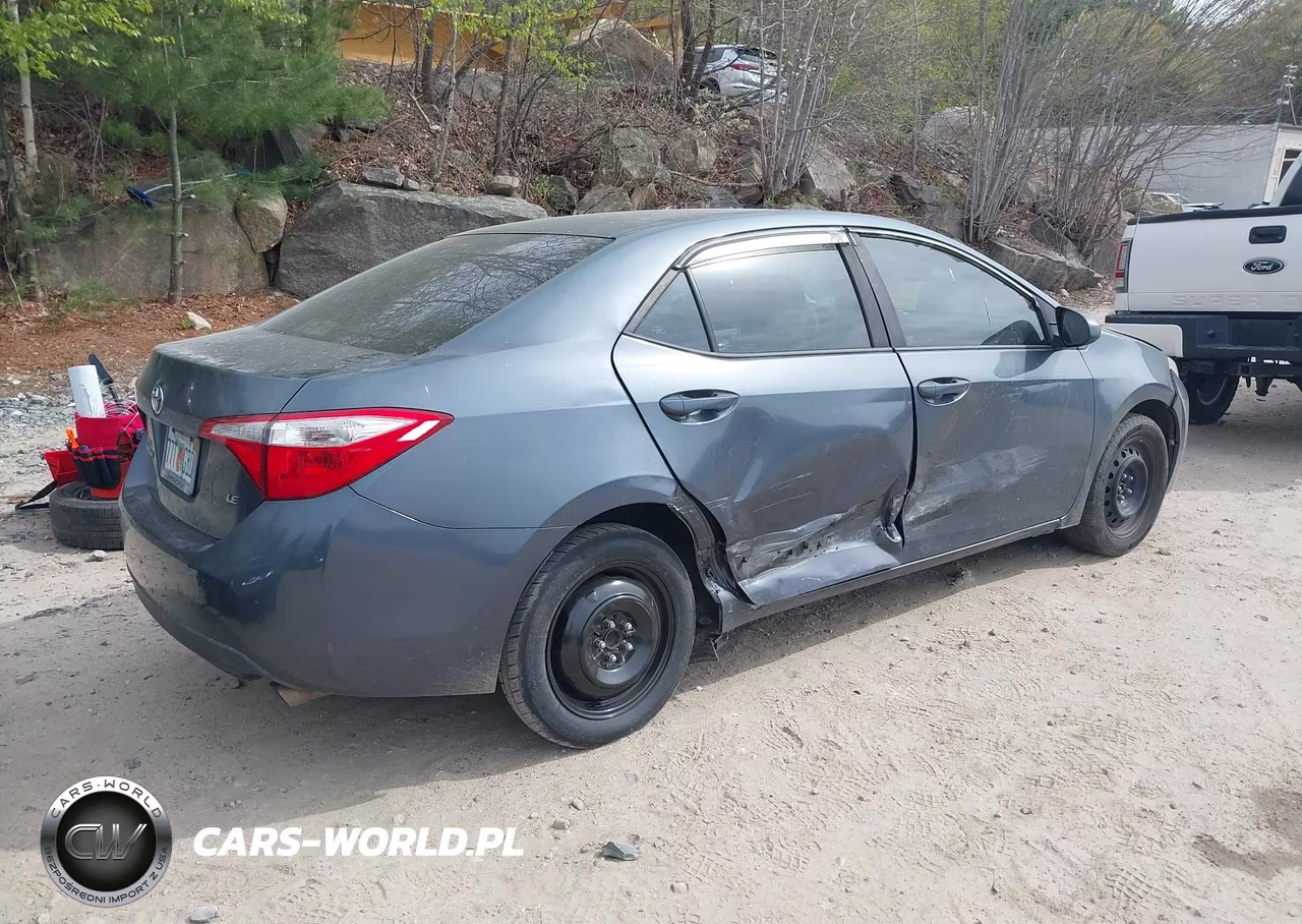 2015 Toyota Corolla Le VIN:5YFBURHE5FP352880 - 4