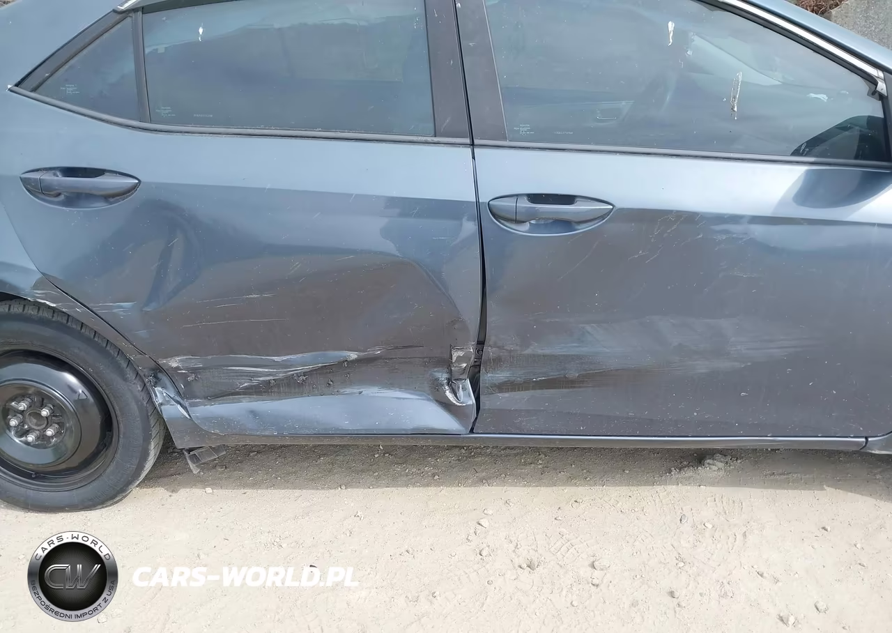 2015 Toyota Corolla Le VIN:5YFBURHE5FP352880 - 6