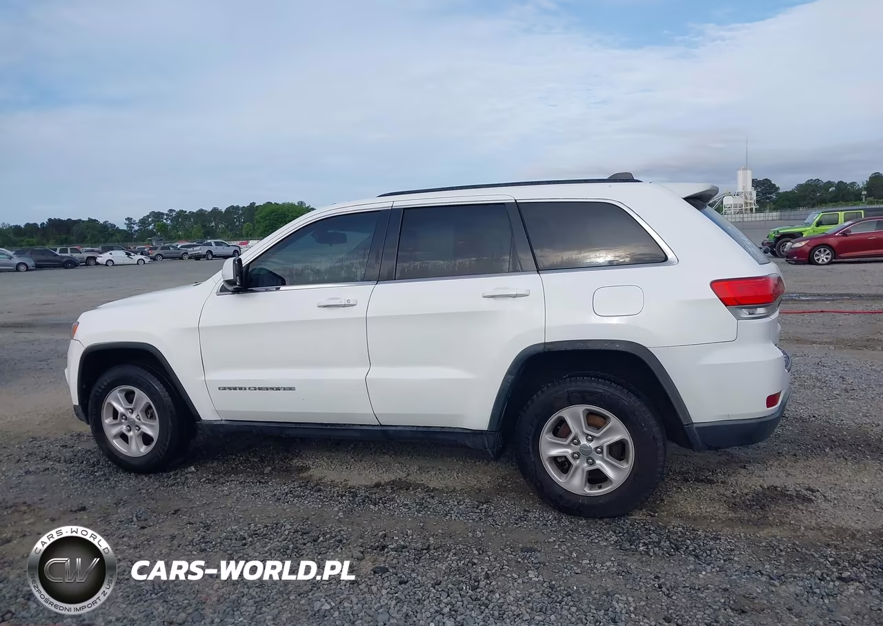 2015 Jeep Grand Cherokee Laredo VIN:1C4RJEAG8FC895211 - 14