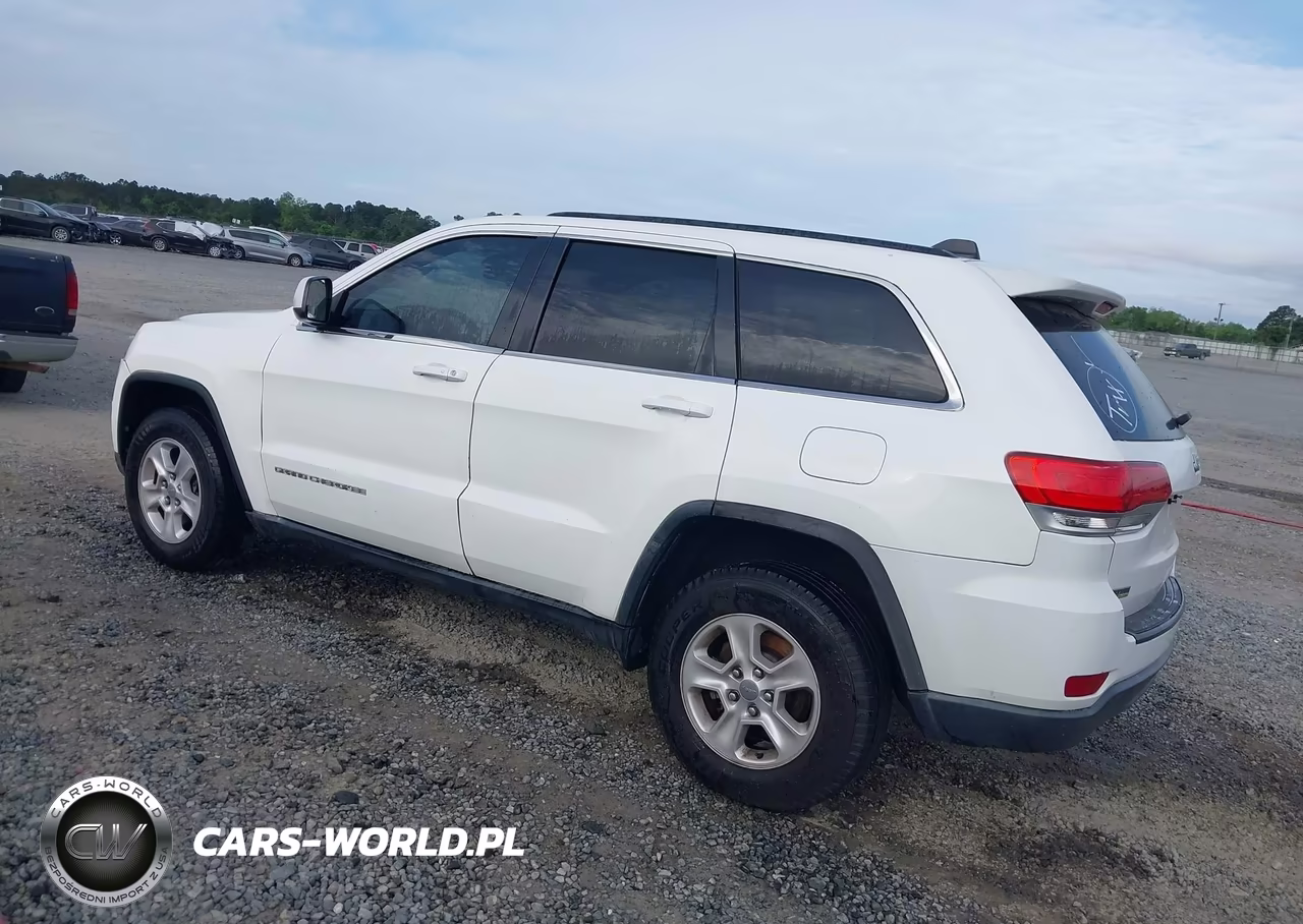 2015 Jeep Grand Cherokee Laredo VIN:1C4RJEAG8FC895211 - 3
