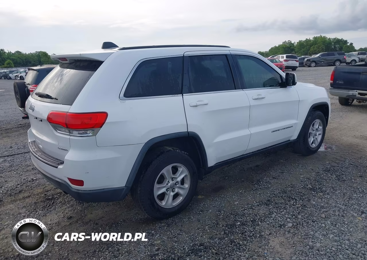 2015 Jeep Grand Cherokee Laredo VIN:1C4RJEAG8FC895211 - 4