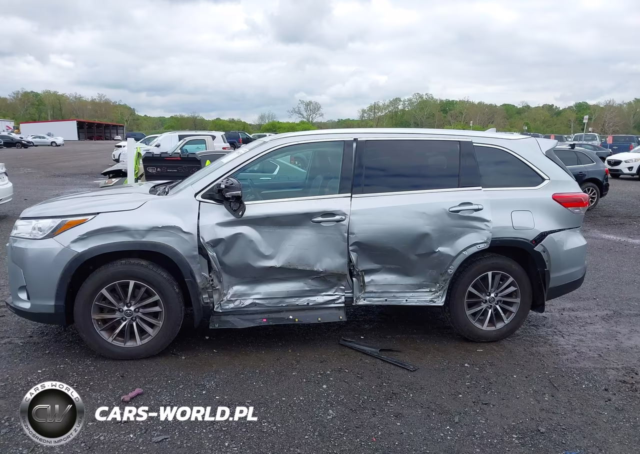 2019 Toyota Highlander Xle VIN:5TDJZRFHXKS585651 - 14