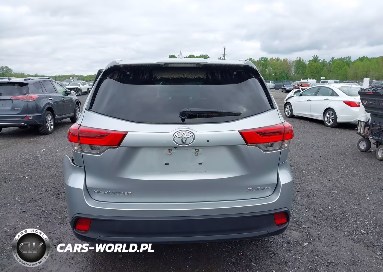 2019 Toyota Highlander Xle VIN:5TDJZRFHXKS585651 - 16