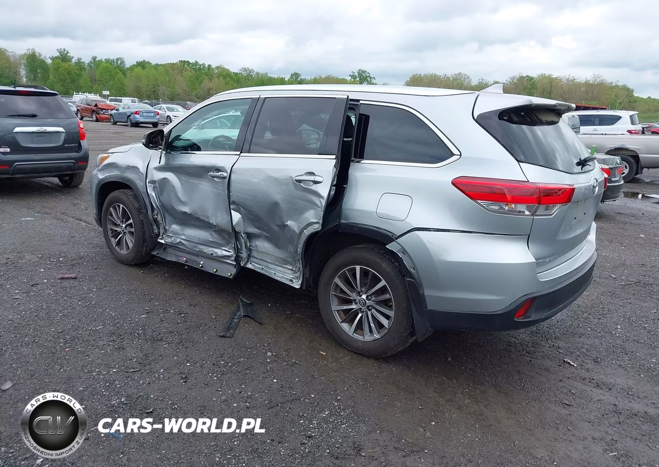2019 Toyota Highlander Xle VIN:5TDJZRFHXKS585651 - 3