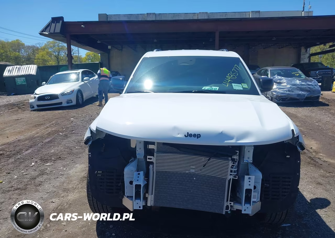 2025 Jeep Grand Cherokee Limited 4X4 VIN:1C4RJHBG4S8781722 - 12