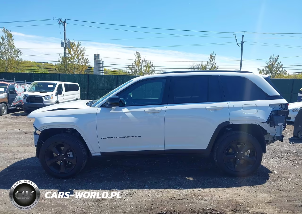 2025 Jeep Grand Cherokee Limited 4X4 VIN:1C4RJHBG4S8781722 - 14