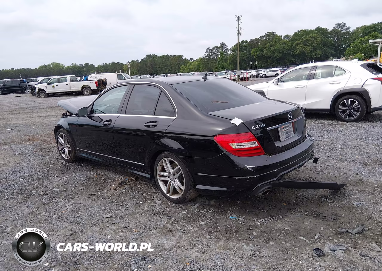 2014 Mercedes-Benz C 250 Sport VIN:WDDGF4HB3ER305480 - 3