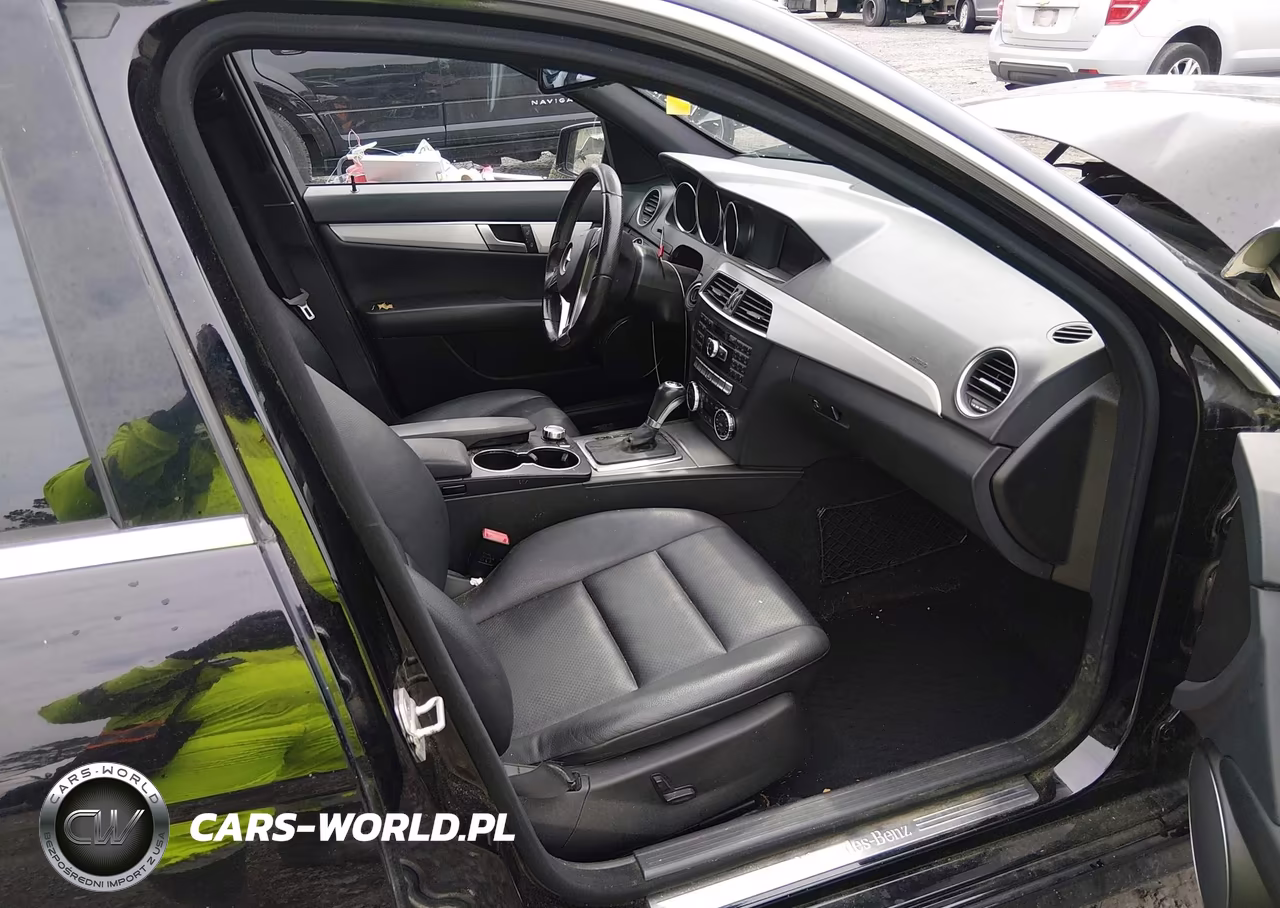 2014 Mercedes-Benz C 250 Sport VIN:WDDGF4HB3ER305480 - 5