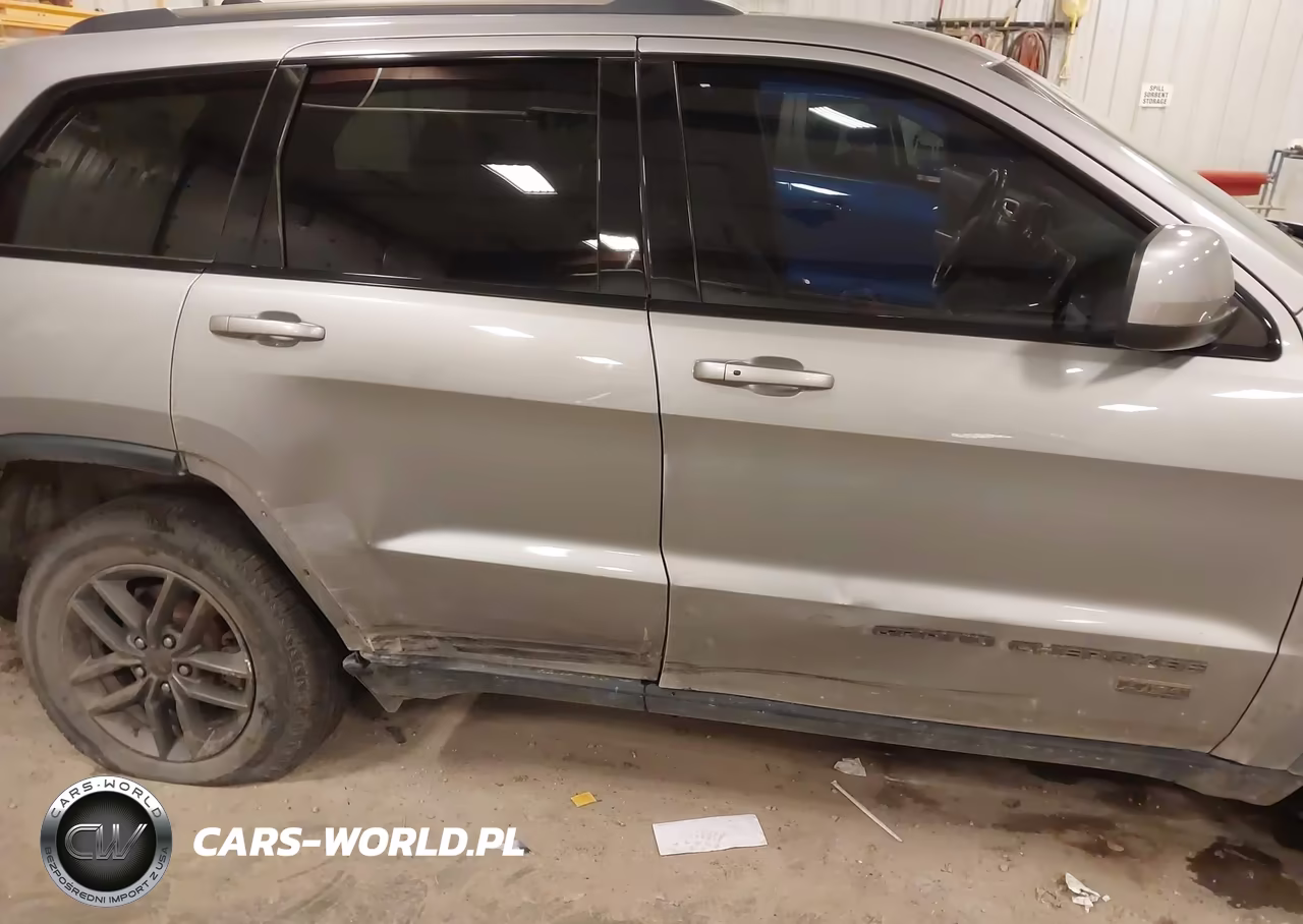 2016 Jeep Grand Cherokee 75Th Anniversary VIN:1C4RJFAGXGC494380 - 6
