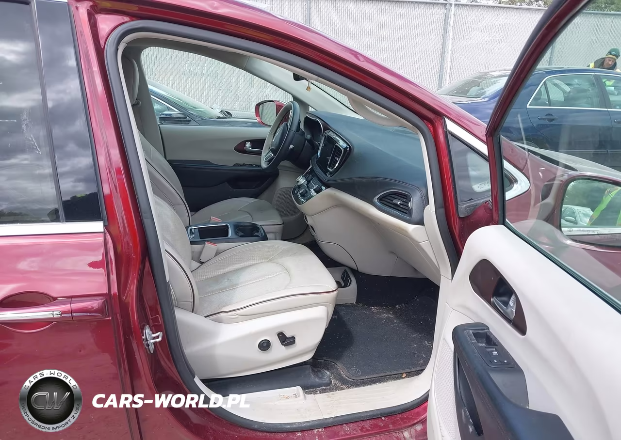 2019 Chrysler Pacifica Limited VIN:2C4RC1GG3KR703849 - 5