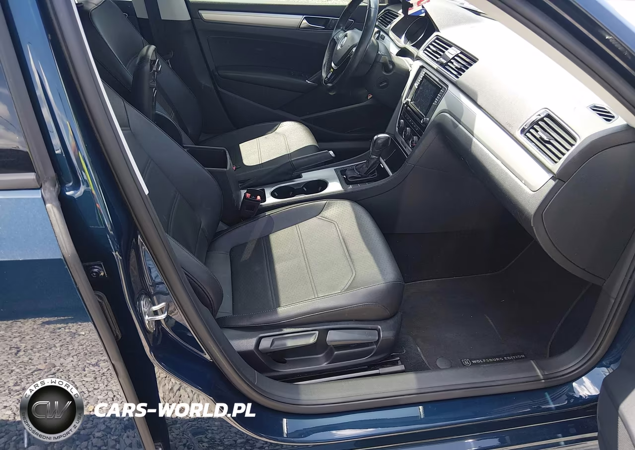 2019 Volkswagen Passat 2.0T Wolfsburg Edition VIN:1VWLA7A39KC012948 - 5