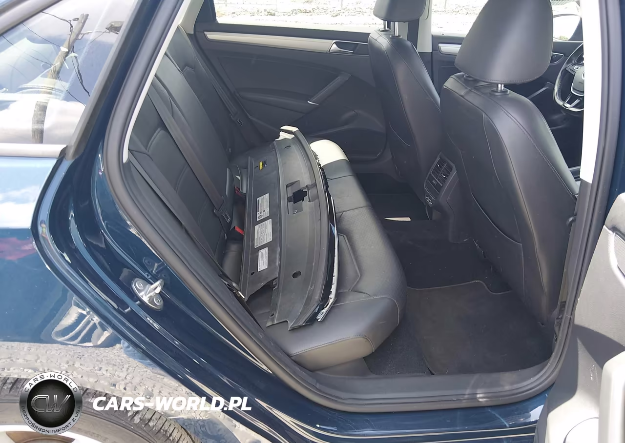 2019 Volkswagen Passat 2.0T Wolfsburg Edition VIN:1VWLA7A39KC012948 - 8