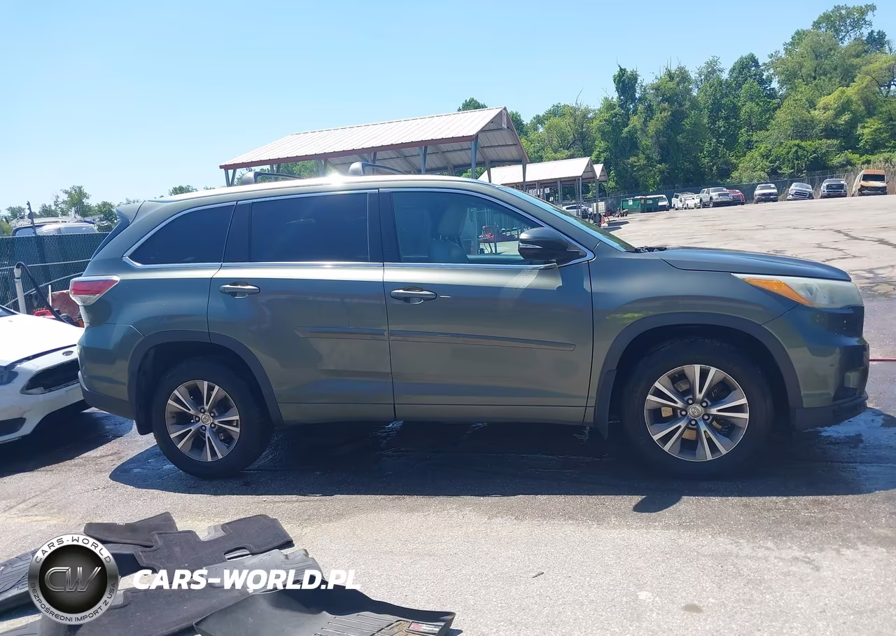 2015 Toyota Highlander Xle V6 VIN:5TDJKRFH2FS107721 - 13