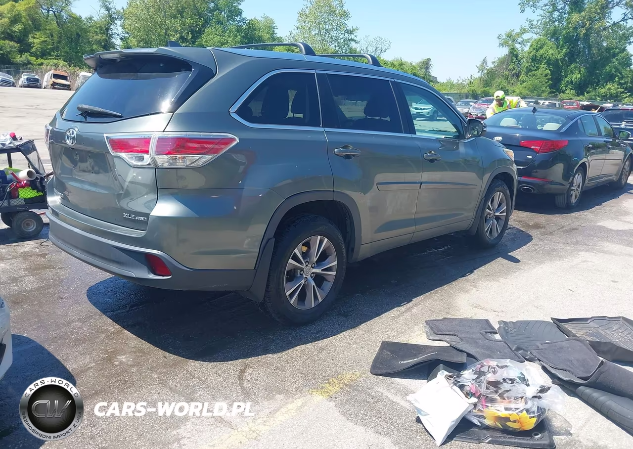 2015 Toyota Highlander Xle V6 VIN:5TDJKRFH2FS107721 - 4