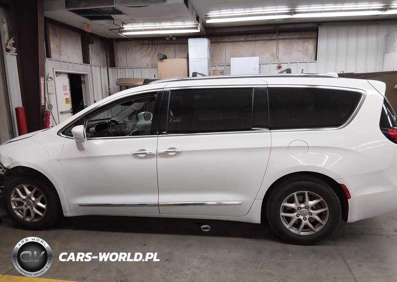 2020 Chrysler Pacifica Touring L VIN:2C4RC1BG8LR280727 - 15
