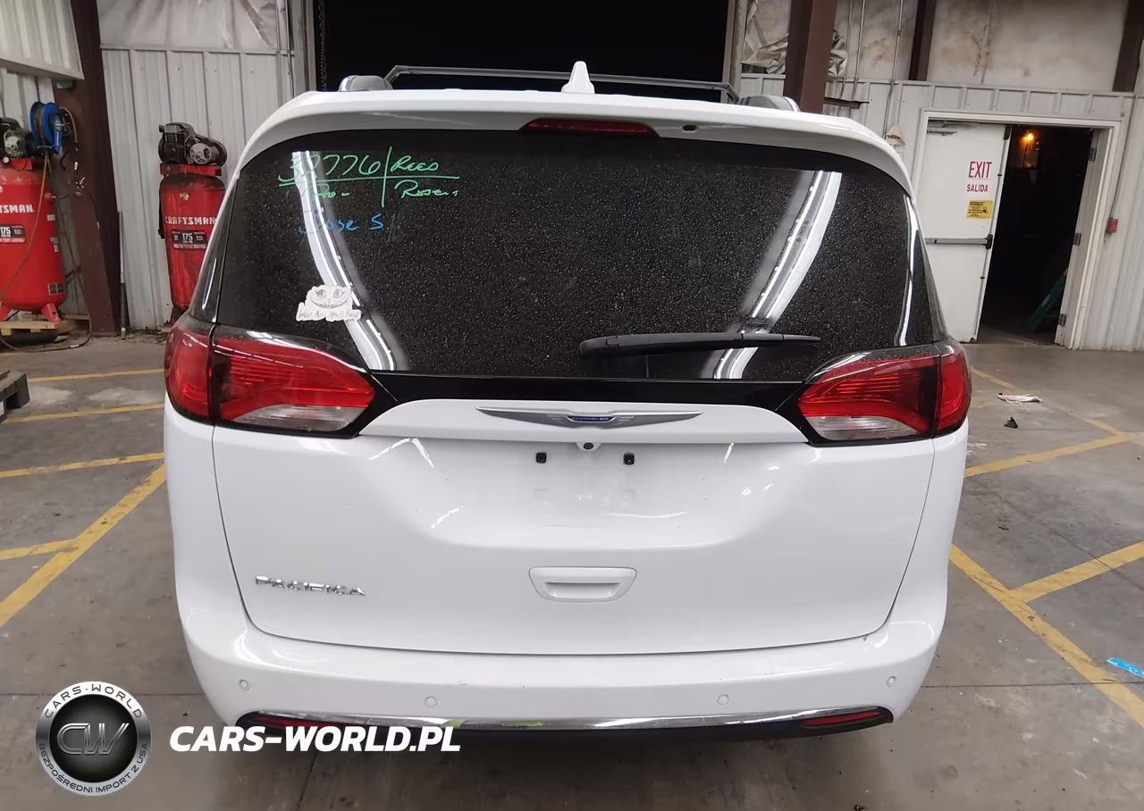 2020 Chrysler Pacifica Touring L VIN:2C4RC1BG8LR280727 - 17