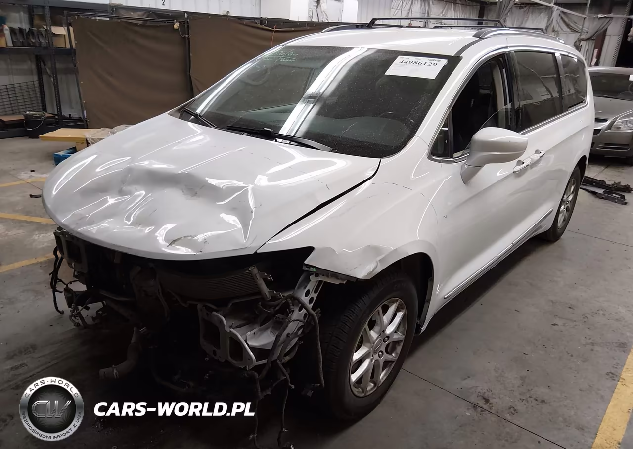2020 Chrysler Pacifica Touring L VIN:2C4RC1BG8LR280727 - 2